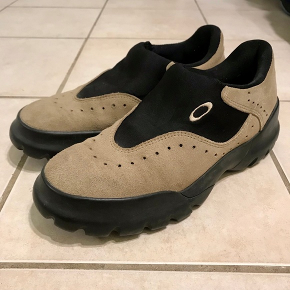 oakley slip on shoes